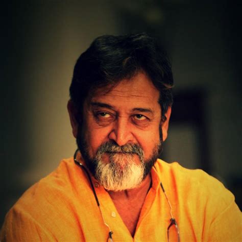 Mahesh manjrekar height, weight, age, wife, family, biography